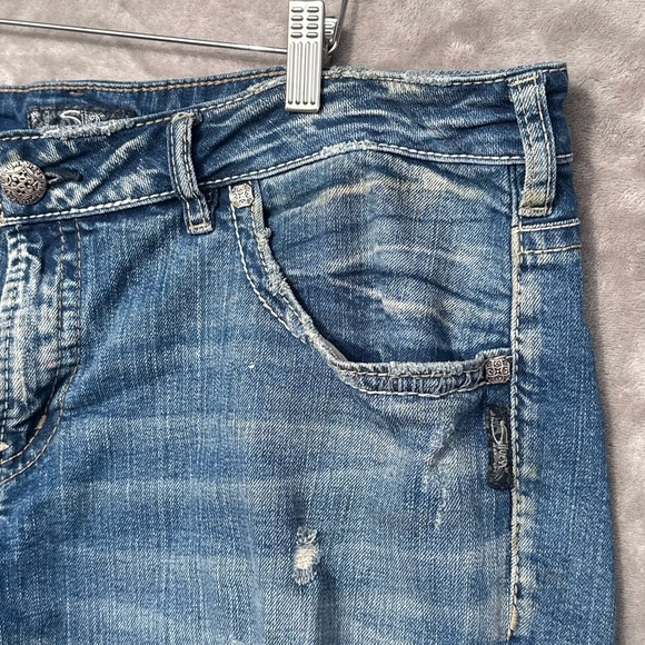 Silver jeans co Distressed Jean Shorts Women’s Boyfriend Fit Rolled Hem SZ 14 - Picture 5 of 14